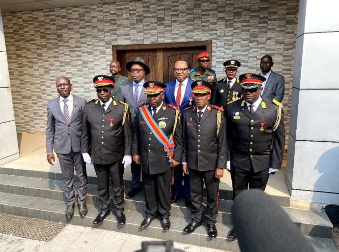 Chancellerie des ordres nationaux, RDC : Général-Major Matutezu Lwa kamasobua André décerne des médailles aux nominés